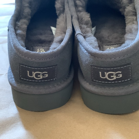 UGG WOMEN CLASSIC SLIPPER
GREY GRAY SHEARLING
MOCCASIN UGG Men\'s Charcoal Suede main image 7